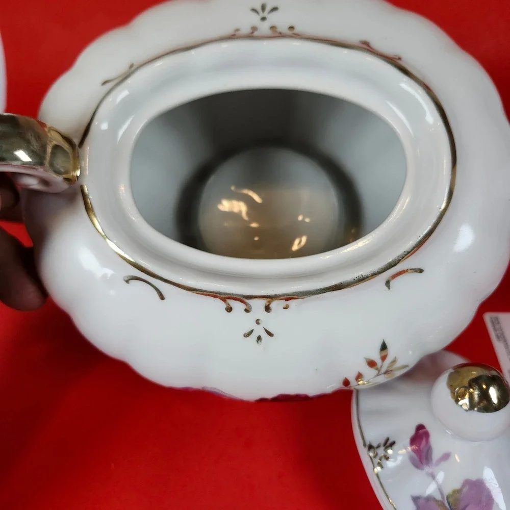 Vintage Musical Teapot White Floral Gold Trim Wind Up Novelty‎ Collectible